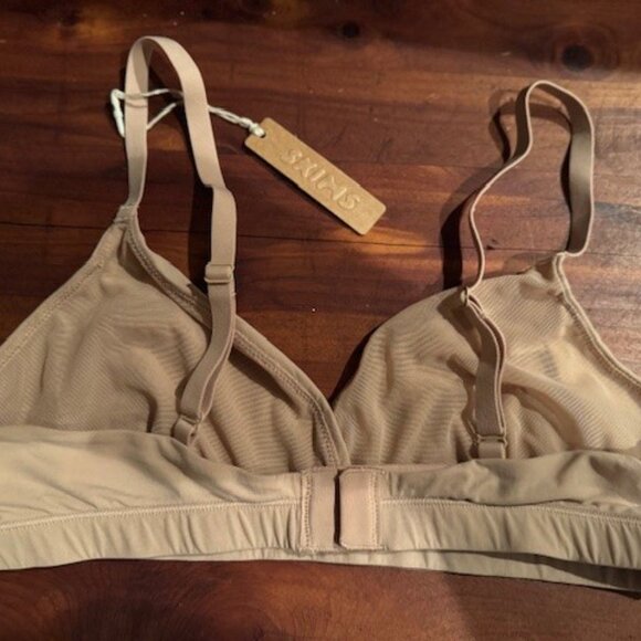 SKIMS Kim Kardashian Women's Small Triangle Bra New w/ Tags! - Picture 2 of 3